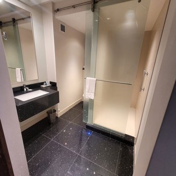 Radisson Blu Aqua Chicago - Bathroom - Hotels Near Me - Chicago, Illinois Radisson Blu Aqua Chicago - Bathroom - Hotels Near Me - Chicago, Illinois