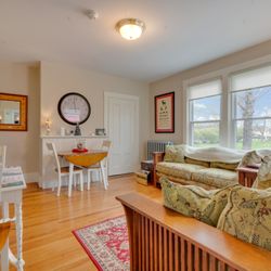 James Place Inn - Sitting Room