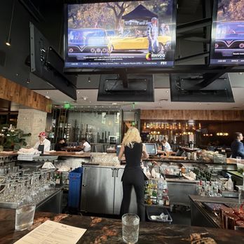Earls Kitchen + Bar - Bar area - New American Near Me - Bellevue, Washington