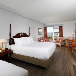 Loyalist Country Inn - Double Queen Guest Room