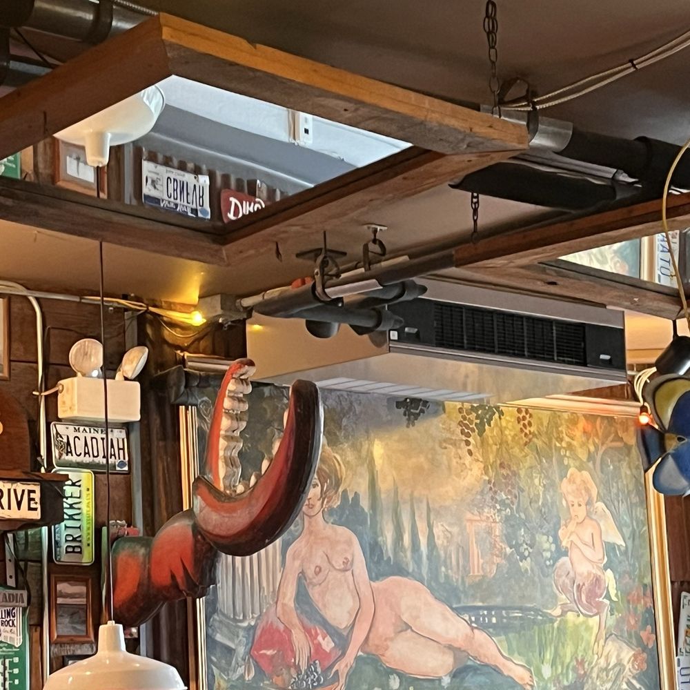Geddy's - Naked woman - Seafood Near Me - Bar Harbor, Maine