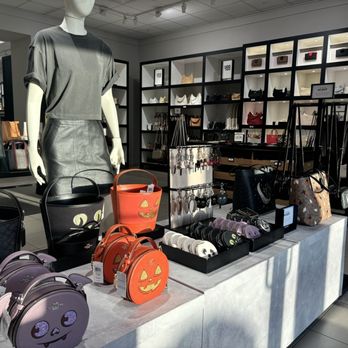 COACH　ディスプレイ Introducing the COACH Legacy Collection! | The Streets at