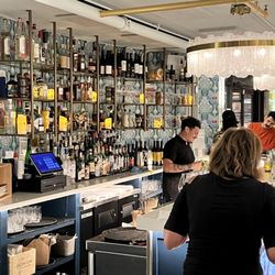 Lucina Eatery & Bar