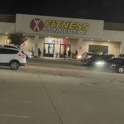 Fitness Connection - People waiting outside 25 minutes past 5am and doors are still locked