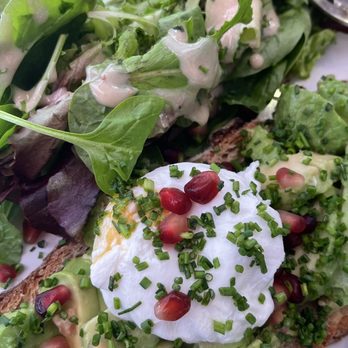 Café République - Avocado Toast w/a side salad - Cafes Near Me - Paris, 75