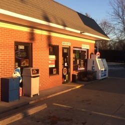 Mobil Cafe Olmsted Falls - The outside of Sunoco