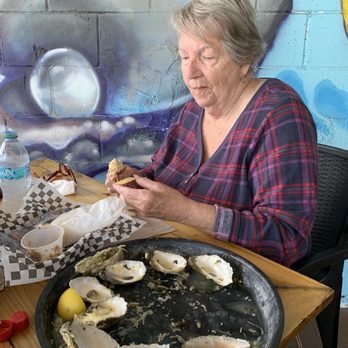 Lynn's Quality Oysters - One dozen oysters. - Seafood Markets Near Me - Eastpoint, Florida