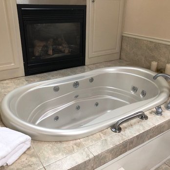 Mendocino Seaside Cottage - Extra deep jacuzzi tub and fireplace in Cottage Room - Vacation Rentals Near Me - Mendocino, California Mendocino Seaside Cottage - Extra deep jacuzzi tub and fireplace in Cottage Room - Vacation Rentals Near Me - Mendocino, California