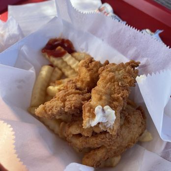 Shark Island Eats - Grouper Bites and fries - Food Trucks Near Me - Harkers Island, North Carolina Shark Island Eats - Grouper Bites and fries - Food Trucks Near Me - Harkers Island, North Carolina