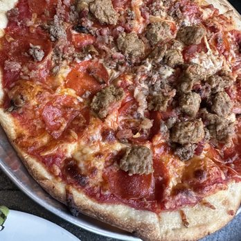 Yard House - The Carnivore Pizza - Bars Near Me - Sunrise, Florida Yard House - The Carnivore Pizza - Bars Near Me - Sunrise, Florida