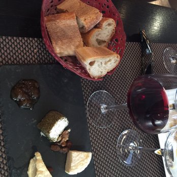 XVeme Avenue - Cheese plate - French Near Me - Paris, 75 XVeme Avenue - Cheese plate - French Near Me - Paris, 75