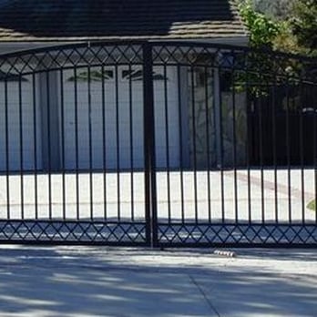 Robitzsch Fence - Automatic Driveway Gates Dallas - Fences & Gates Near Me - Dallas, Texas Robitzsch Fence - Automatic Driveway Gates Dallas - Fences & Gates Near Me - Dallas, Texas