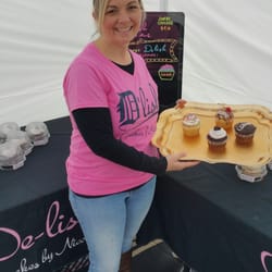 Delish Cupcakes By Nicole - Nicole and her cupcakes of the day