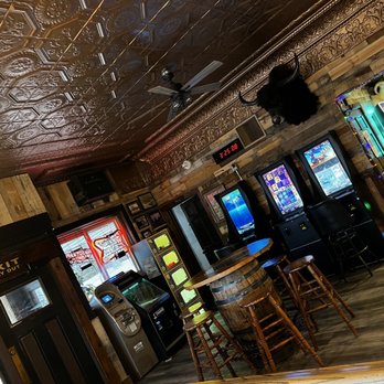 Rocky Top - a row of slot machines in a bar - Themed Cafes Near Me - Greenleaf, Wisconsin