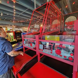 Silverball Retro Arcade - Asbury Park - Basketball - hit the backboard to sink them