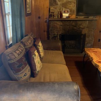 Tiny Town Cabins - Sofa and I think pull out bed? - Hotels Near Me - Estes Park, Colorado
