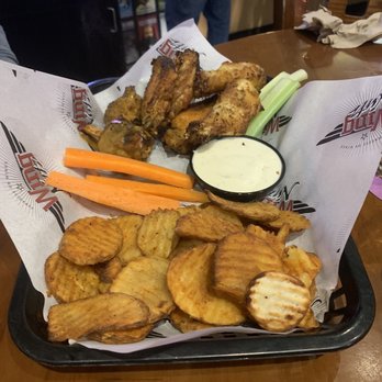 Wing Nutz - Oink and cluck with spicy chips - Chicken Wings Near Me - Orem, Utah