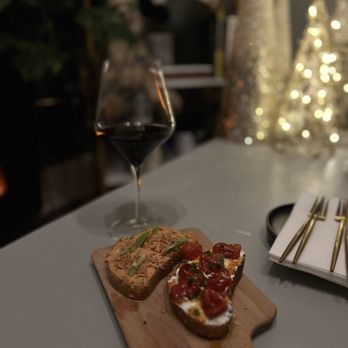 Little Wine House - Blistered Tomato Crustie & Sun Dried Tomato Crustie - Wine Bars Near Me - San Jose, California
