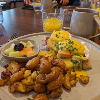 Sudden Sally - Eggs Benedict - Canadian (New) Near Me - Banff, Alberta Sudden Sally - Eggs Benedict - Canadian (New) Near Me - Banff, Alberta