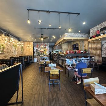 Hakata Ramen - Dining room - Sushi Bars Near Me - Wayne, Pennsylvania