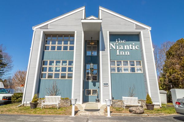 Rooms Available - The Niantic Inn is a 24 room seaside hotel that is quietly located in the heart of Niantic.Located a stone's throw from the Beach and Boardwalk, it makes a great place to relax and enjoy all that New England has to offer. Walk to the movies, restaurants, fast food, gift shops and boat marinas... a perfect place to get away to unwind, or an ideal place for long or short-term business stays. We always welcome corporate guests.Use the Niantic Inn as your headquarters for visiting the 84 attractions in Southeastern Connecticut. You can reach the Mohegan Sun Casino in just 17 minutes, and Foxwoods Casino in just about 29 minutes!
The world famous Mystic Seaport and Mystic Aquarium are just a 15 minute drive, and the "most beautiful place left on earth" - theConnecticut River Valley, is only a short drive from the Niantic Inn, too. Rooms Available - The Niantic Inn is a 24 room seaside hotel that is quietly located in the heart of Niantic.Located a stone's throw from the Beach and Boardwalk, it makes a great place to relax and enjoy all that New England has to offer. Walk to the movies, restaurants, fast food, gift shops and boat marinas... a perfect place to get away to unwind, or an ideal place for long or short-term business stays. We always welcome corporate guests.Use the Niantic Inn as your headquarters for visiting the 84 attractions in Southeastern Connecticut. You can reach the Mohegan Sun Casino in just 17 minutes, and Foxwoods Casino in just about 29 minutes!
The world famous Mystic Seaport and Mystic Aquarium are just a 15 minute drive, and the "most beautiful place left on earth" - theConnecticut River Valley, is only a short drive from the Niantic Inn, too.