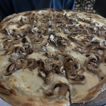 Bernini Honolulu - Norcia Pizza - Italian Near Me - Honolulu, Hawaii