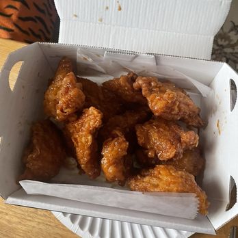 bb.q Chicken Lotte Market Edison - Honey garlic 10pc boneless - Chicken Wings Near Me - Edison, New Jersey bb.q Chicken Lotte Market Edison - Honey garlic 10pc boneless - Chicken Wings Near Me - Edison, New Jersey