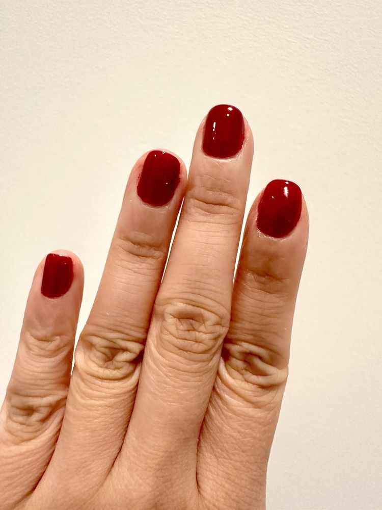 L&T Nails Logo