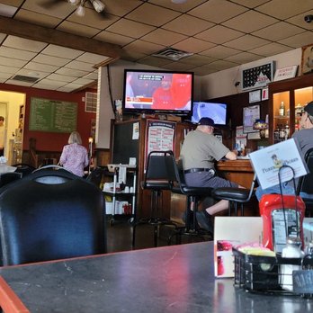 Geno's 140 Club - Bar section. Great burgers for lunch. - American Near Me - Bethalto, Illinois