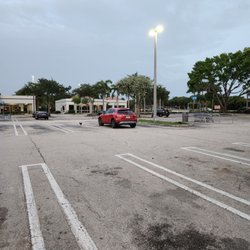 Walmart Neighborhood Market - Came to this Neighborhood Walmart. Outside I saw the "chickens" someone told me about.