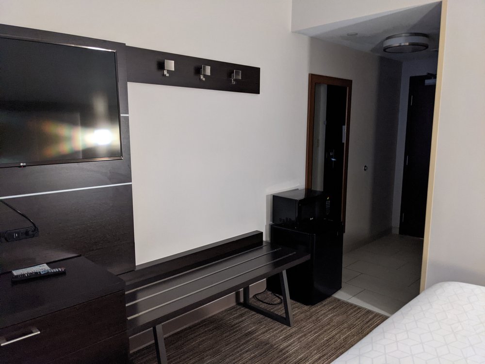 HOLIDAY INN EXPRESS & SUITES CLEAR SPRING Updated August 2024 52