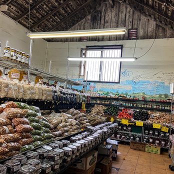 Barn Fresh Produce - Indoors - Farmers Market Near Me - Castroville, California Barn Fresh Produce - Indoors - Farmers Market Near Me - Castroville, California