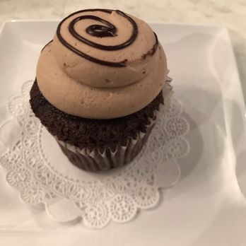 Jennivee’s Bakery - Desserts Near Me - Chicago, Illinois