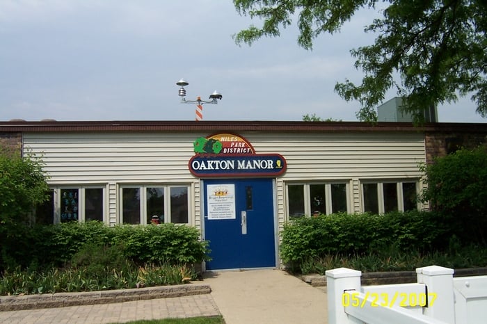 Oakton Manor Logo