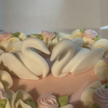 The Sweet Life - Gorgeous handmade swans - Bakeries Near Me - Concord, North Carolina