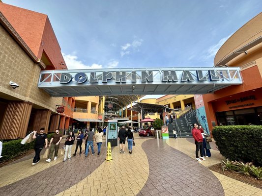 Dolphin Mall by null
