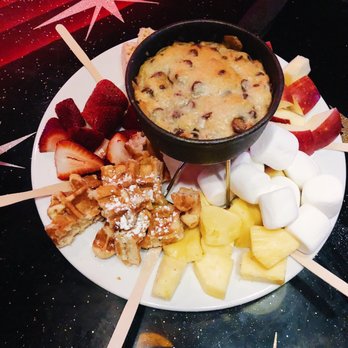 Kings Dining & Entertainment - Cookie Dough Fondue - Sports Bars Near Me - Chicago, Illinois