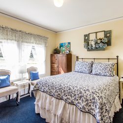 Shady Oaks Country Inn - Country Blue Room