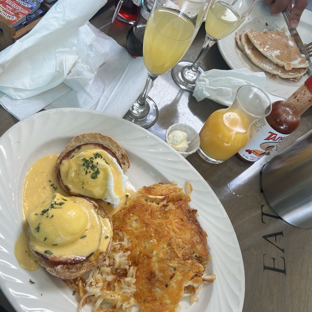 Lighthouse Cafe - Egg Benedict - Breakfast & Brunch Near Me - San Pedro, California Lighthouse Cafe - Egg Benedict - Breakfast & Brunch Near Me - San Pedro, California
