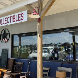 Circle S Vintage N More - Store front.