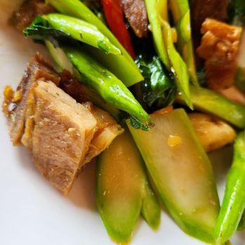 Cha Ba Thai - Raw broccoli with dried out and tough crispy pork - Thai Near Me - Portland, Oregon