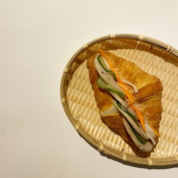LA LA Bakeshop - Banh mi criossant - Vietnamese Near Me - Toronto, Ontario LA LA Bakeshop - Banh mi criossant - Vietnamese Near Me - Toronto, Ontario