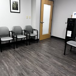 Meramec Dermatology - External waiting room