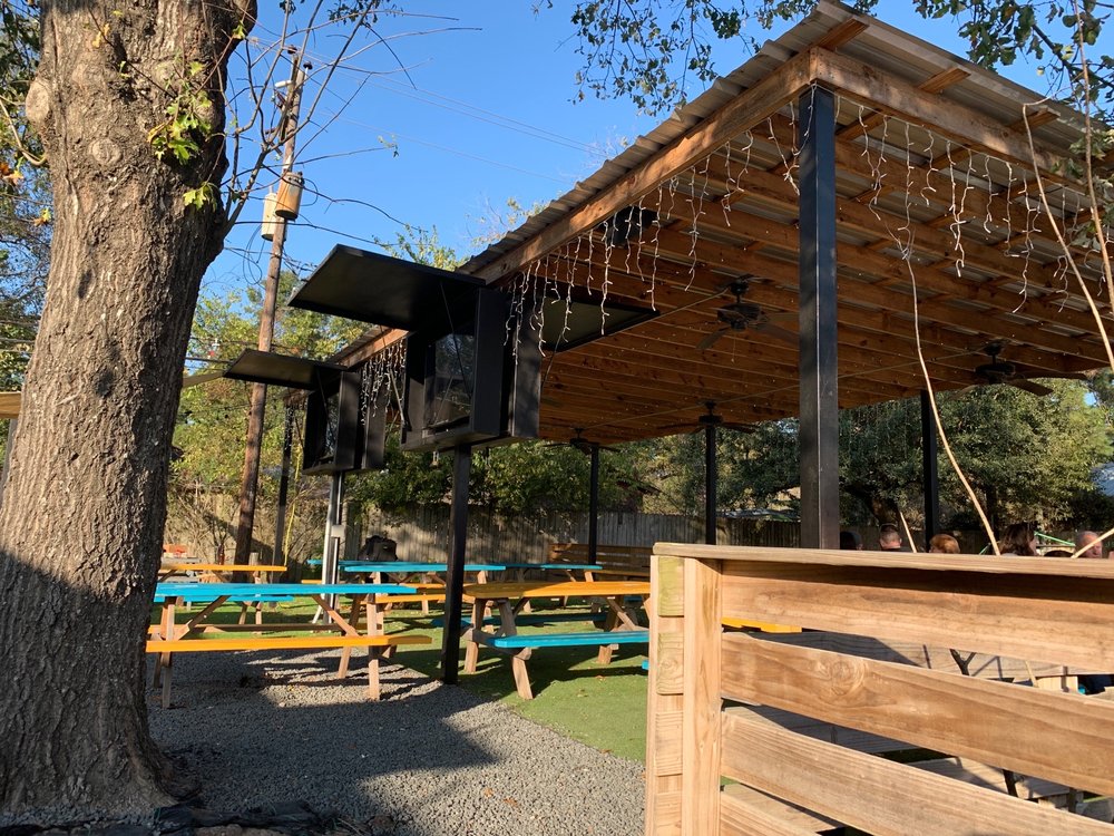 Lazy Oaks Beer Garden Image