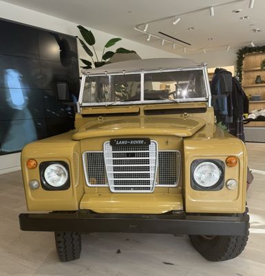 Banana Republic by null