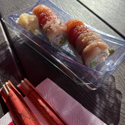 Mountain Sushi - Rainbow roll