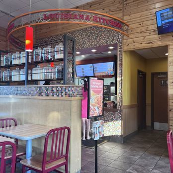 Popeyes Louisiana Kitchen - See nobody at counter at 5:40pm. - Fast Food Near Me - Norwalk, Connecticut Popeyes Louisiana Kitchen - See nobody at counter at 5:40pm. - Fast Food Near Me - Norwalk, Connecticut