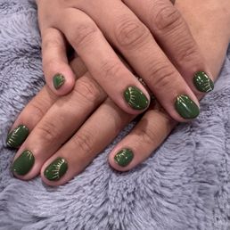 Short nails with gold sun ray design Short nails with gold sun ray design
