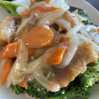3 Star Restaurant - Steamed Fish & Broccoli - Filipino Near Me - Vallejo, California