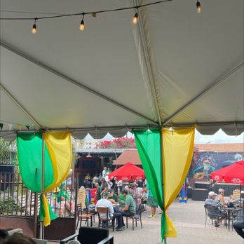 The Hut - We absolutely loved the service, food, and atmosphere here for the Mighty Oregon Alumni Tailgater.  Awesome bar!!! - Dive Bars Near Me - Tucson, Arizona